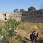 1360186338_Zidurile_cetatii_Feldioara_3